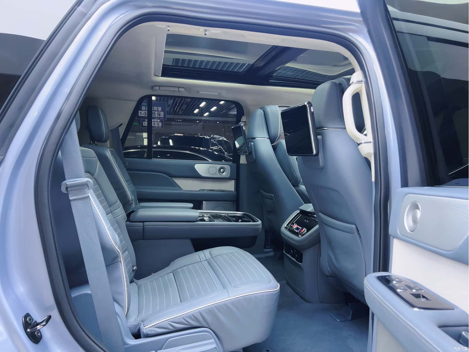 Lincoln Navigator, 2021 6