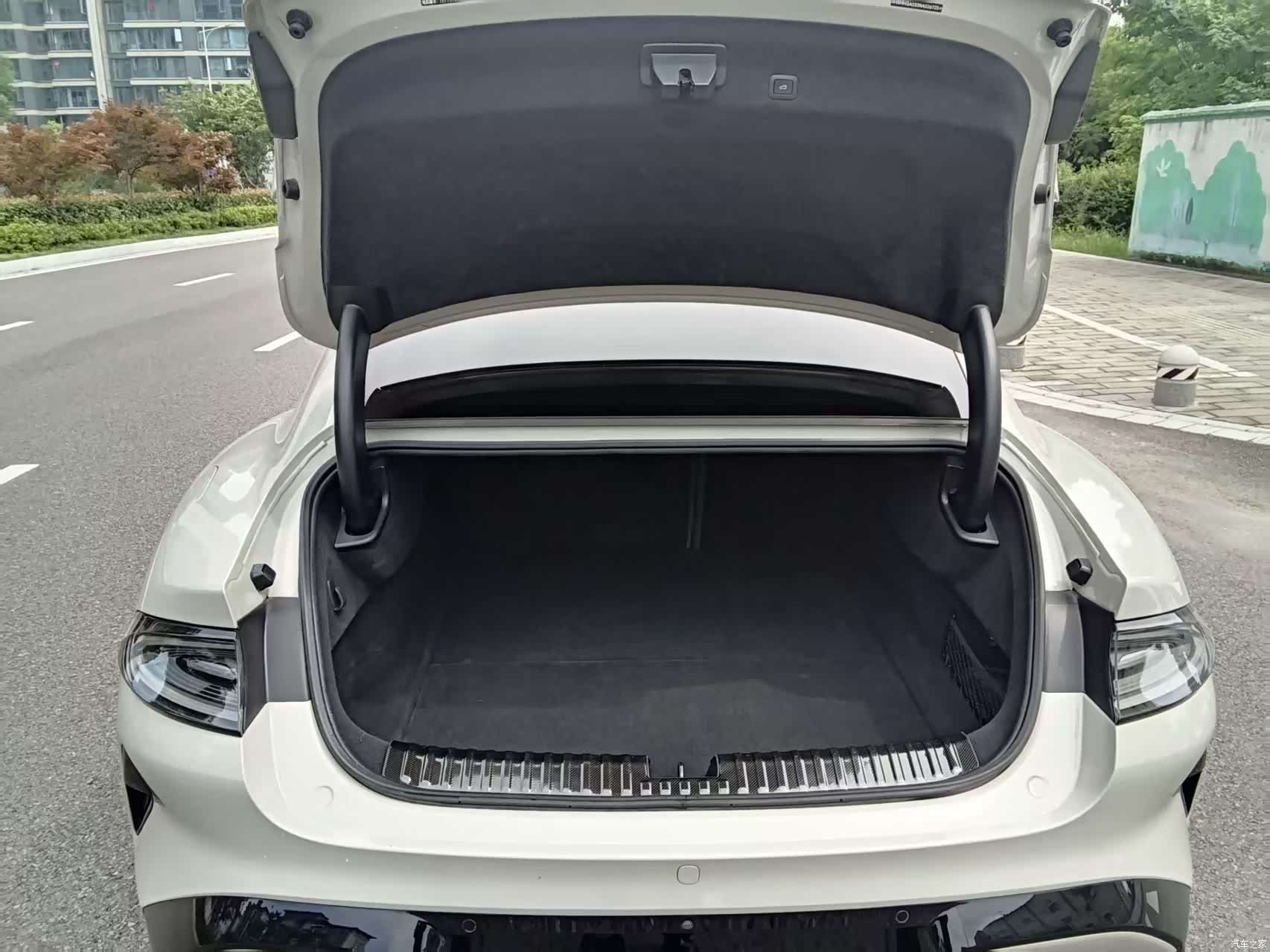 Xiaomi SU7, 2024 11