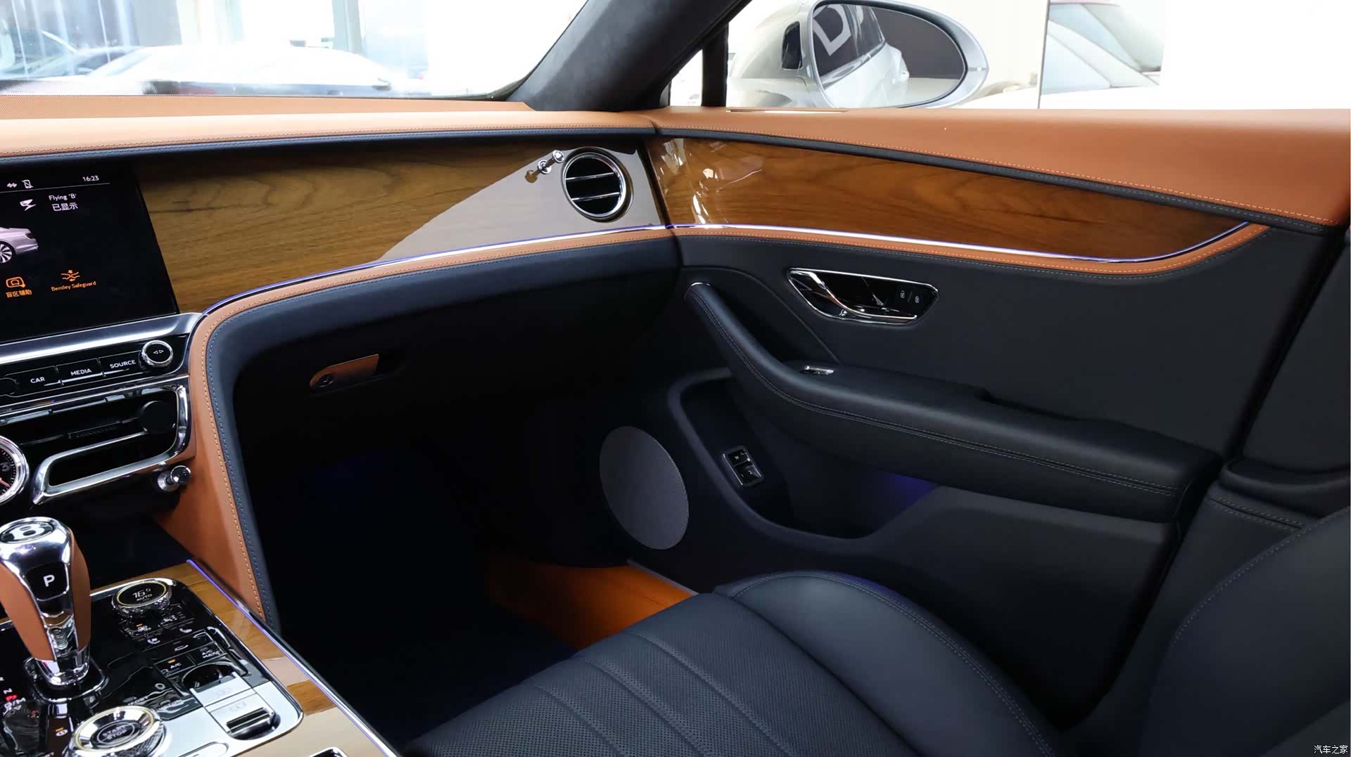 Bentley Flying Spur, 2023 15