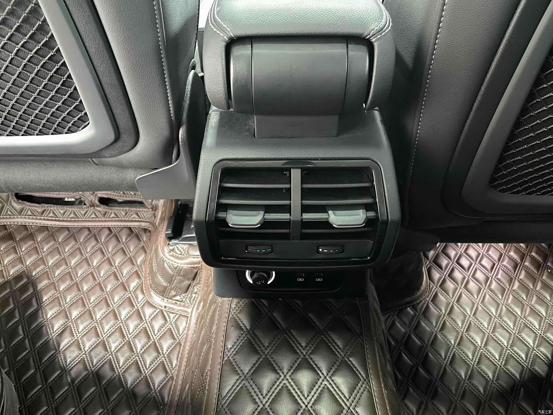 Audi Q3, 2023 16