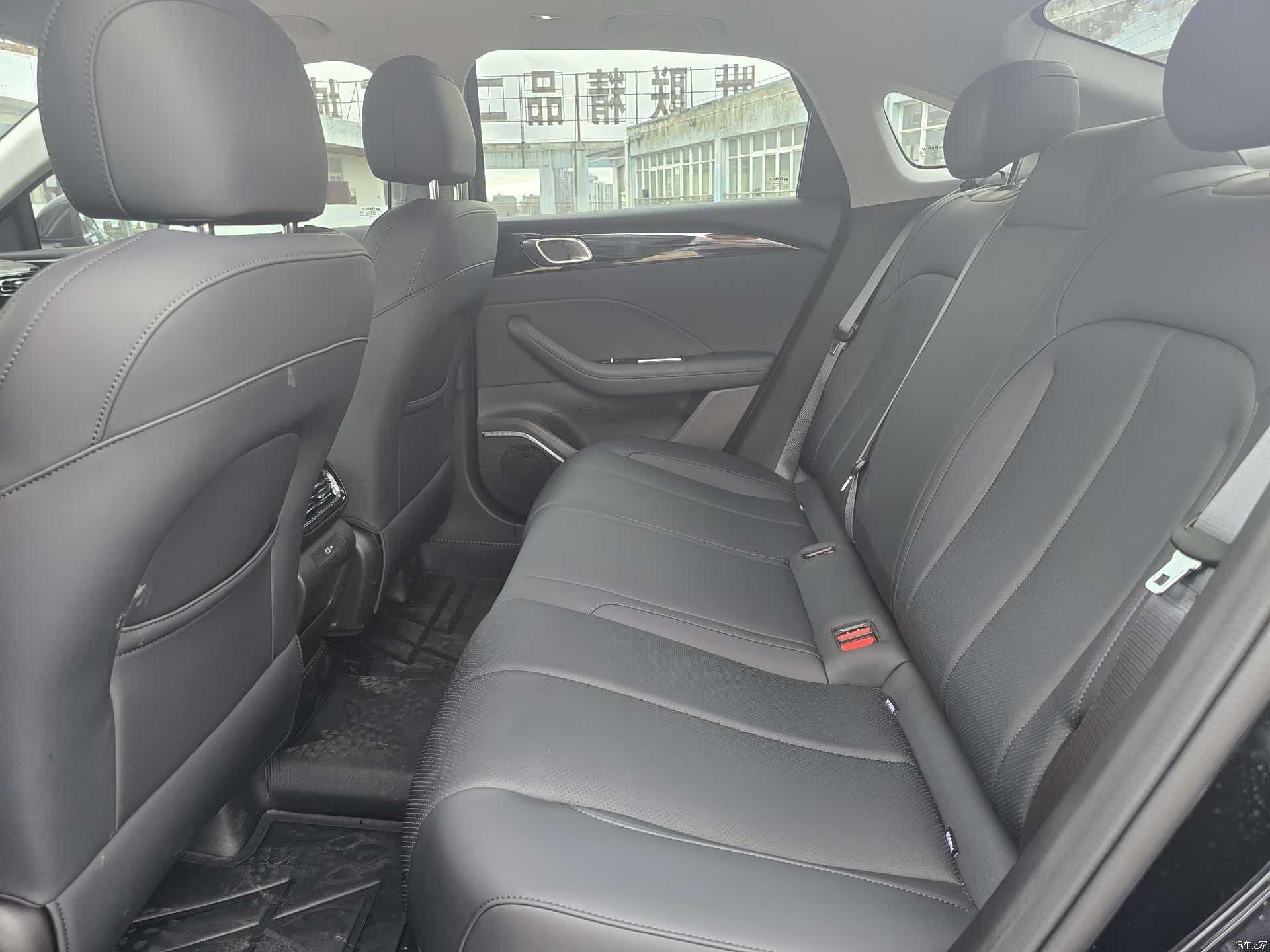 Geely Emgrand, 2026 10