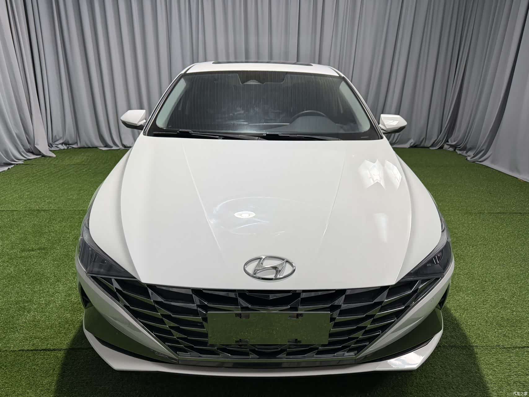 Hyundai Elantra, 2023 3