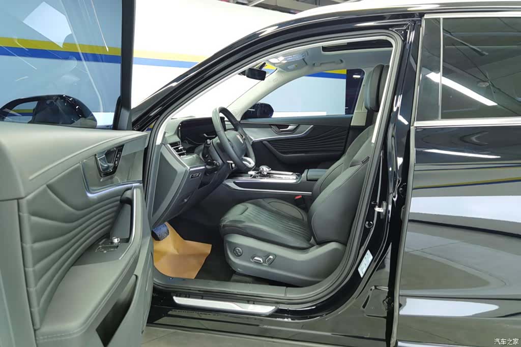 Hongqi HS5, 2023 9