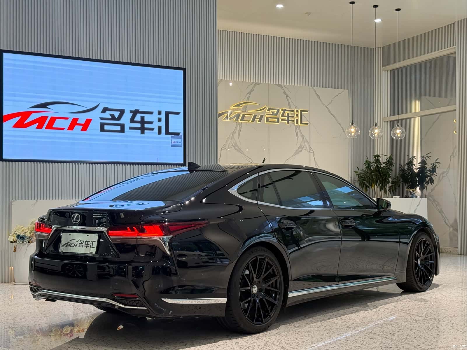 Lexus LS, 2019 3