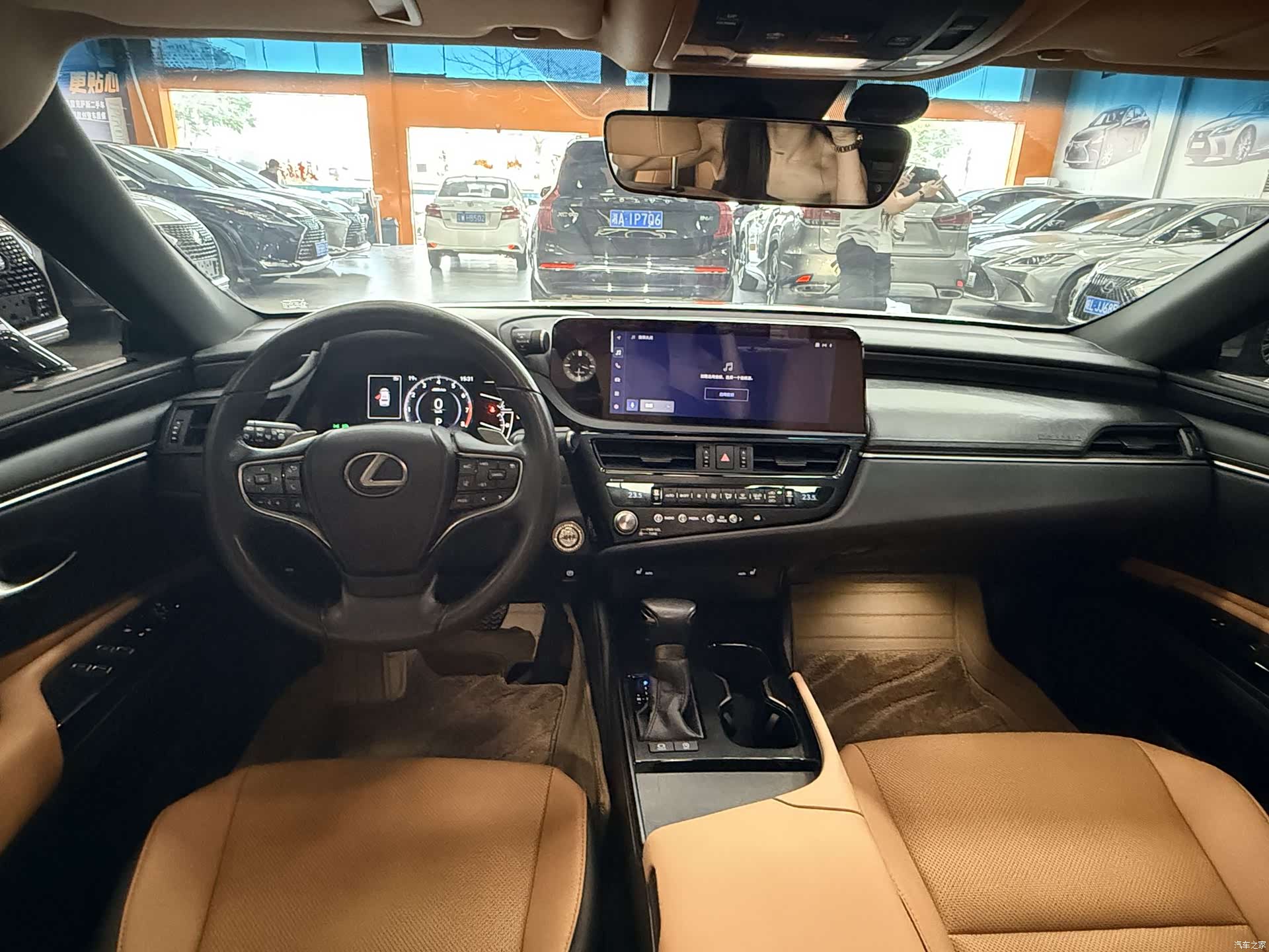Lexus ES, 2023 все фото