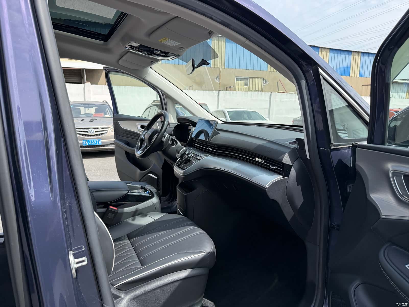 Roewe iMAX8, 2023 10