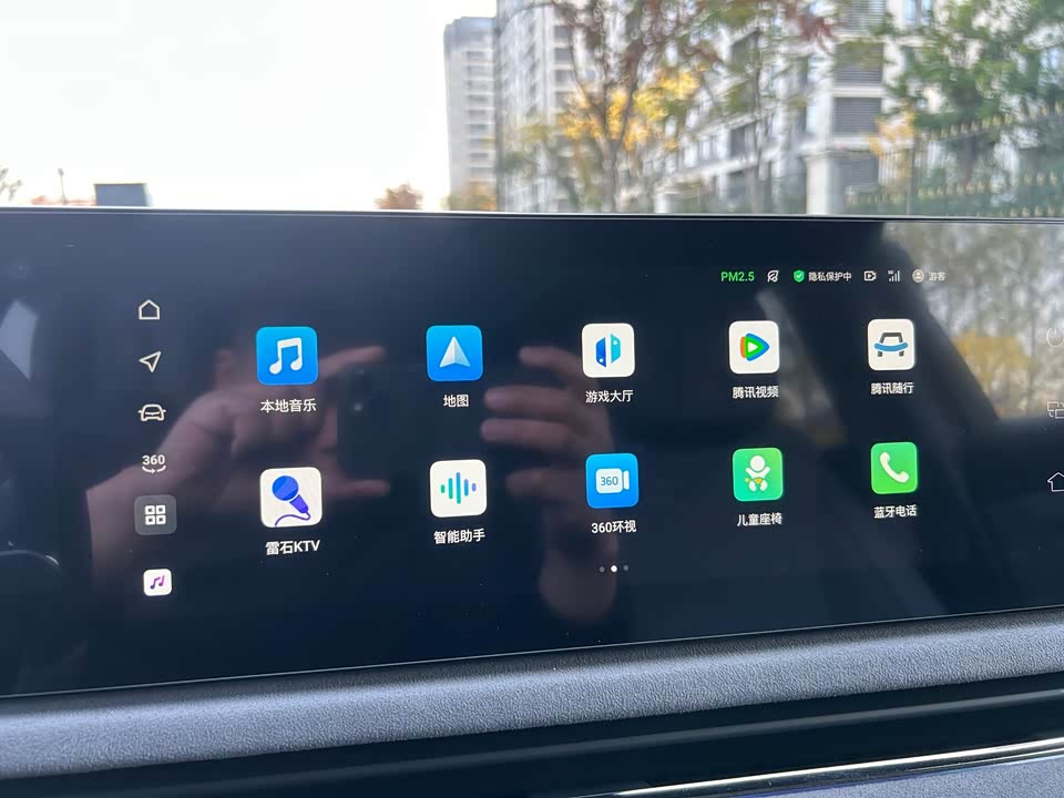 VOYAH Lantu chasing light