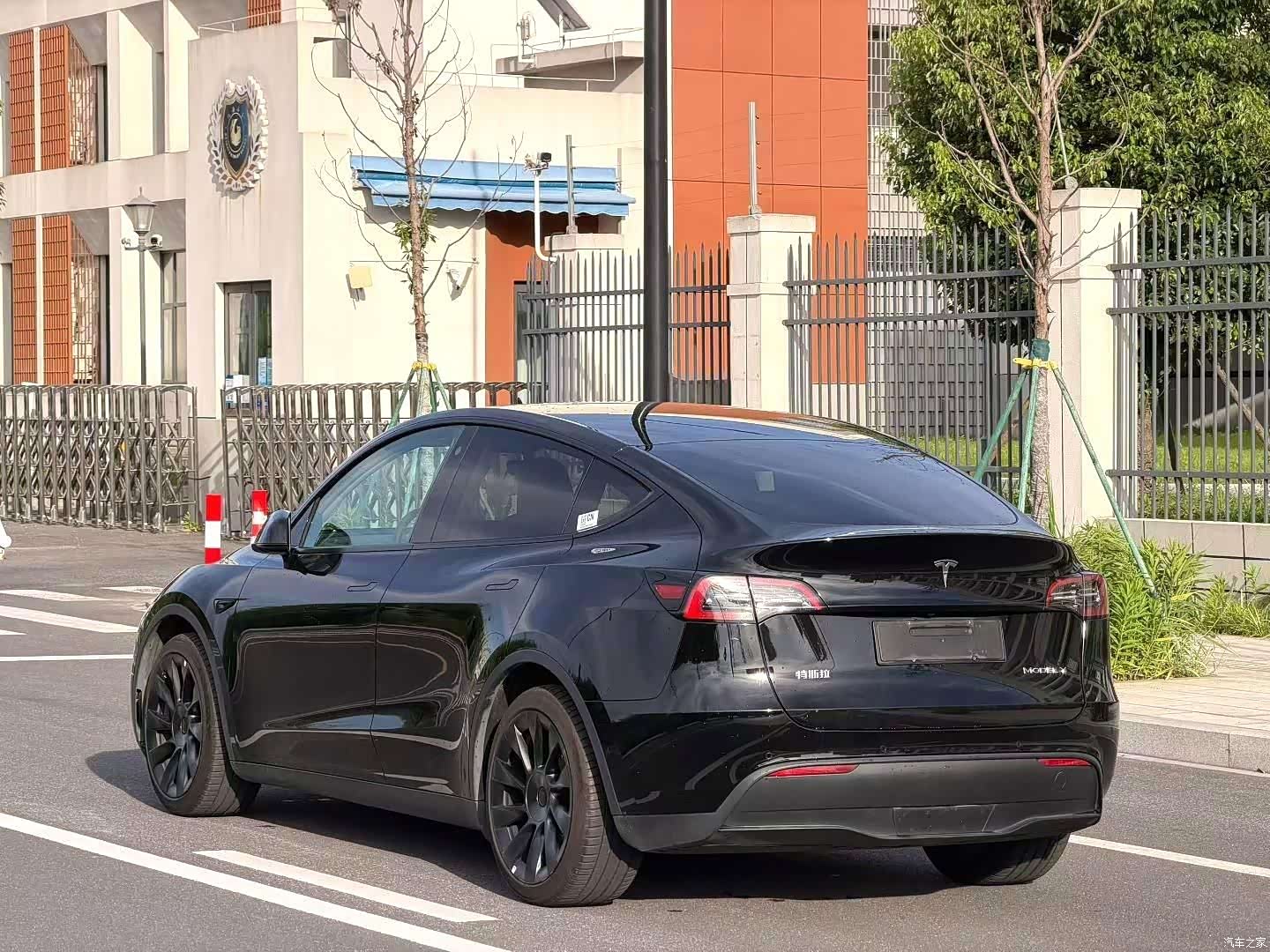 Tesla Model Y, 2021 все фото