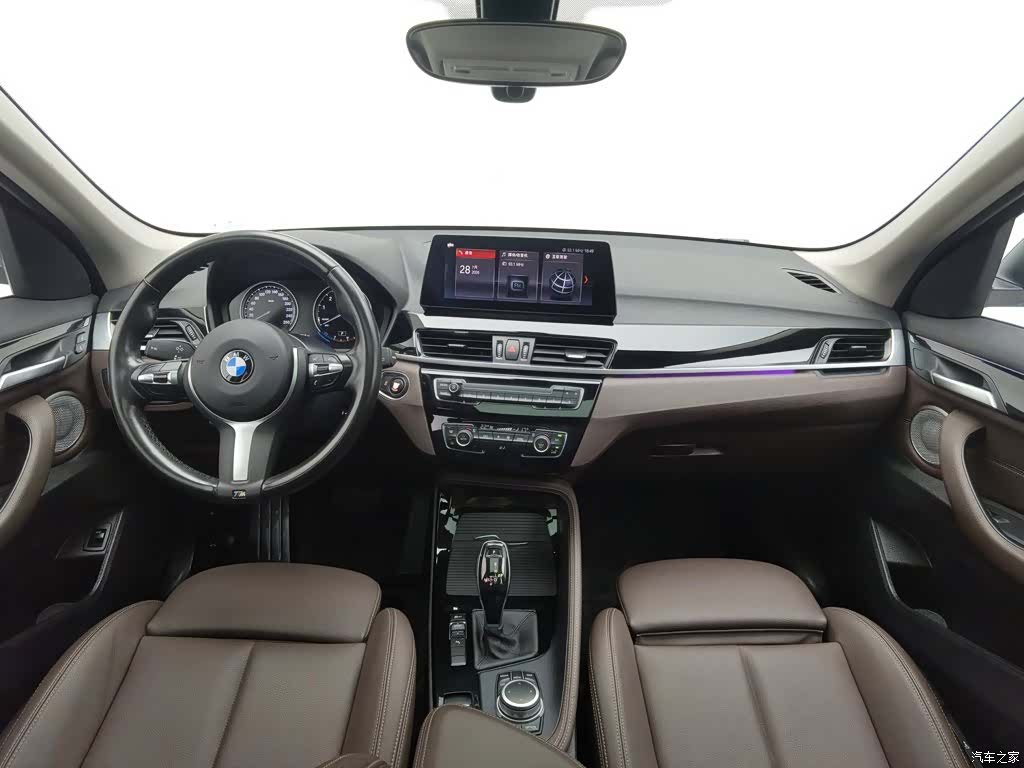 BMW X1, 2021 все фото