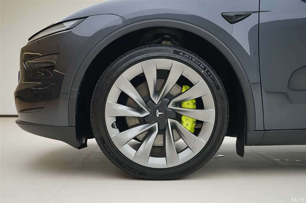 Tesla Model Y, 2025 15