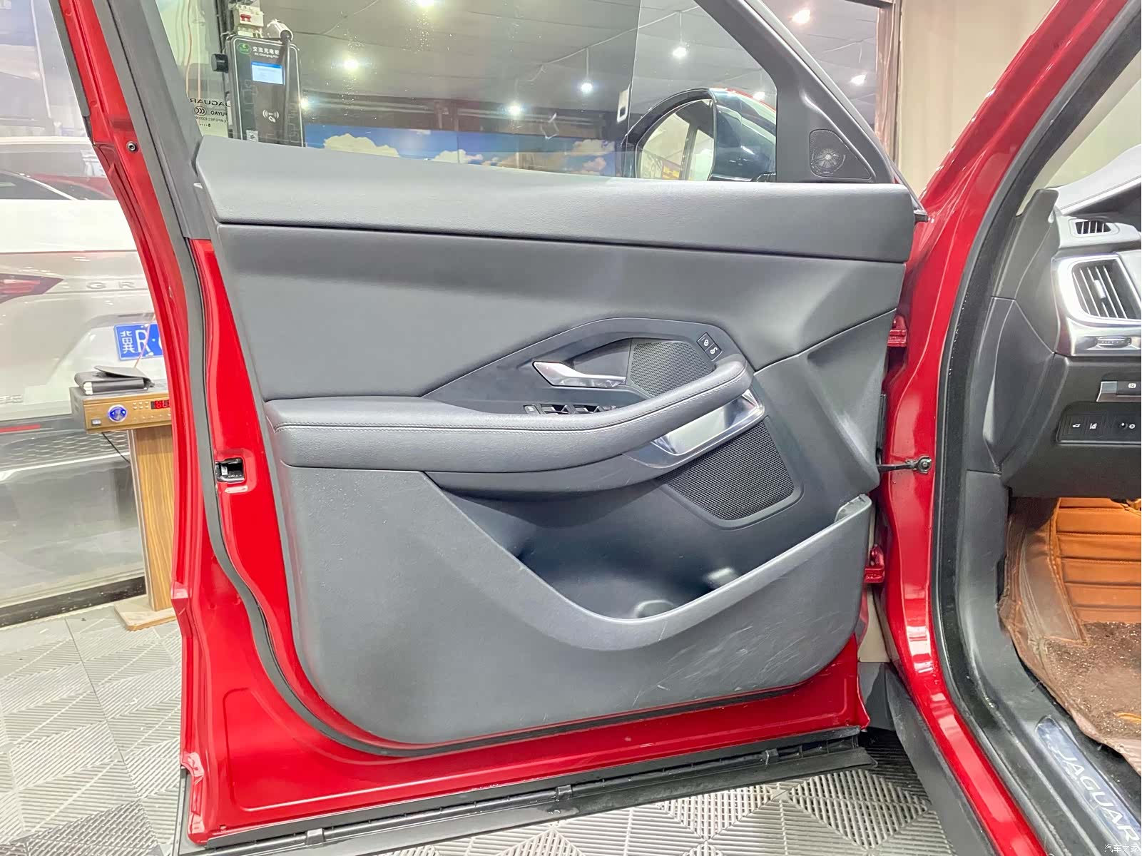 Land Rover P200, 2019 8