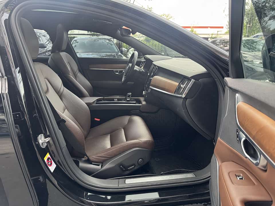Volvo S90