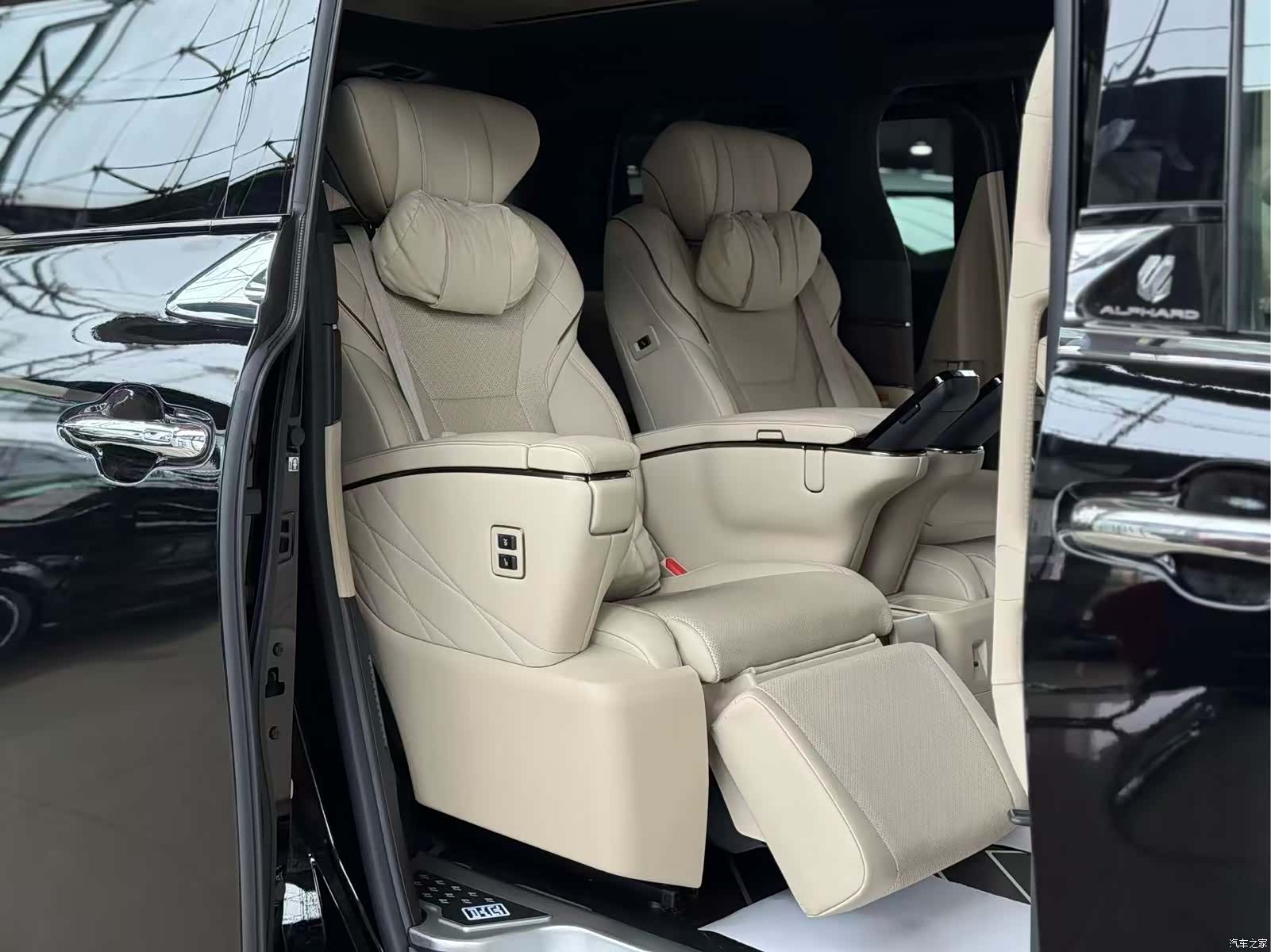 Toyota Alphard, 2024 19