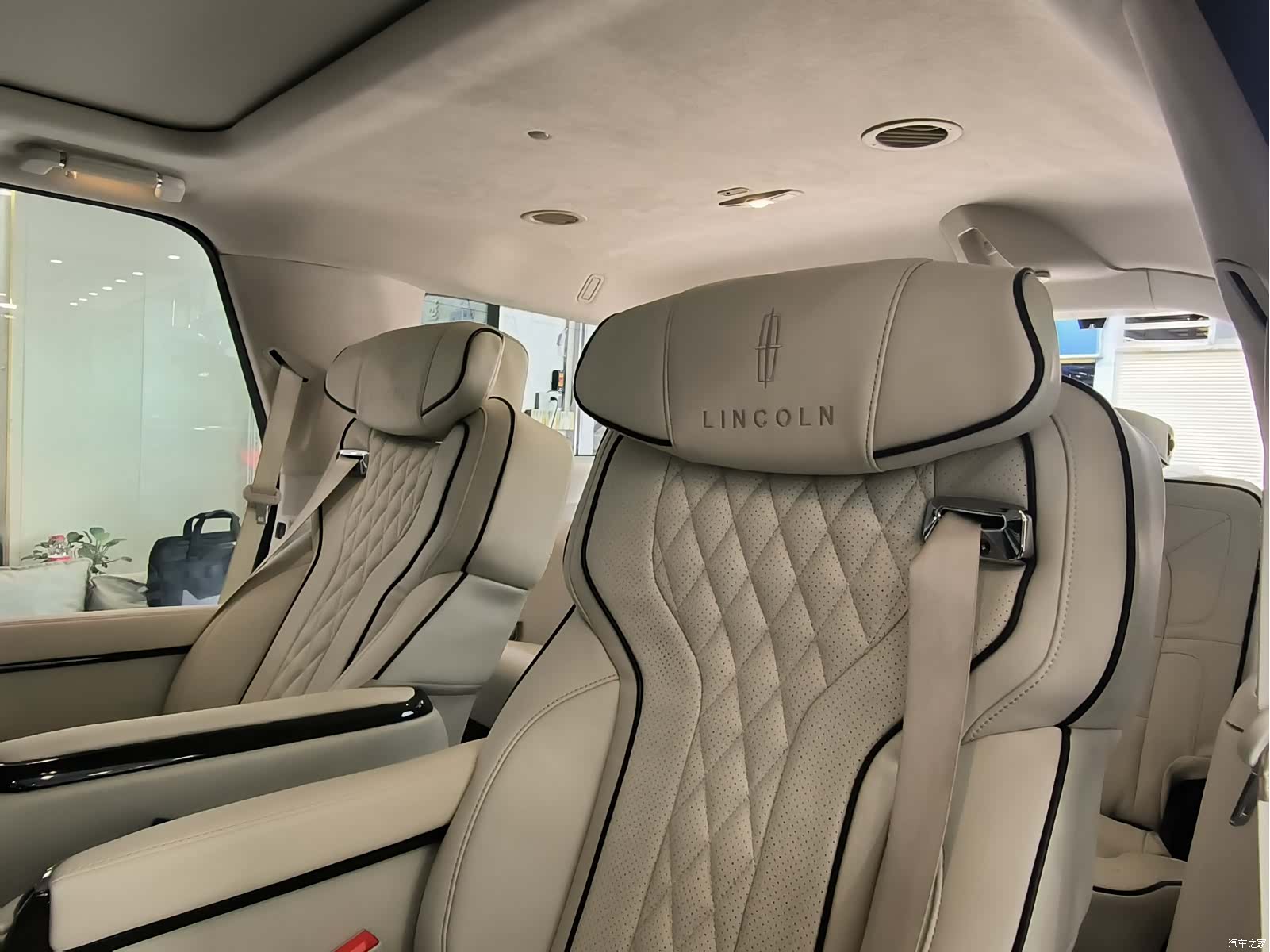 Lincoln Navigator, 2019 4