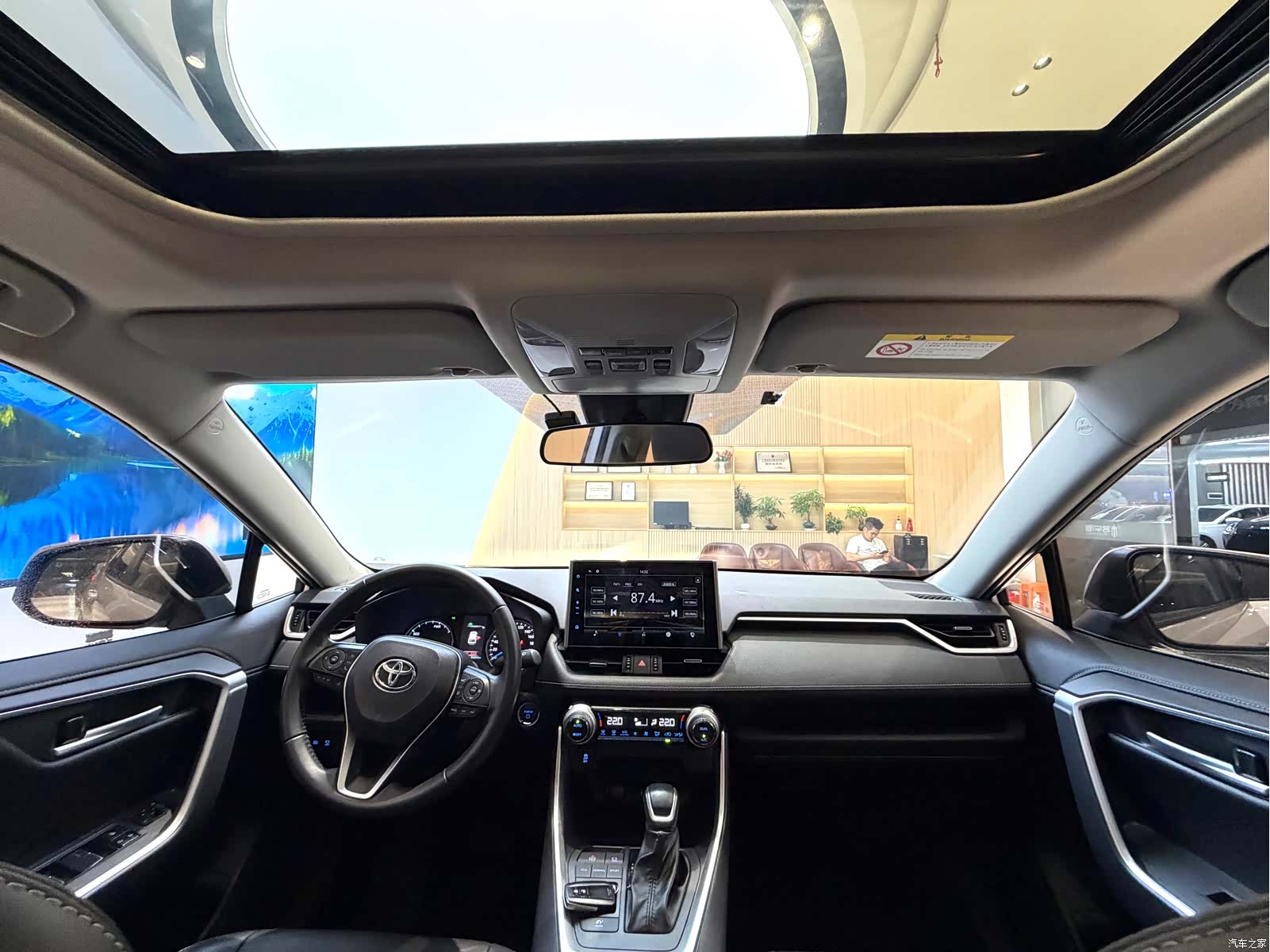 Toyota Wildlander, 2022 13