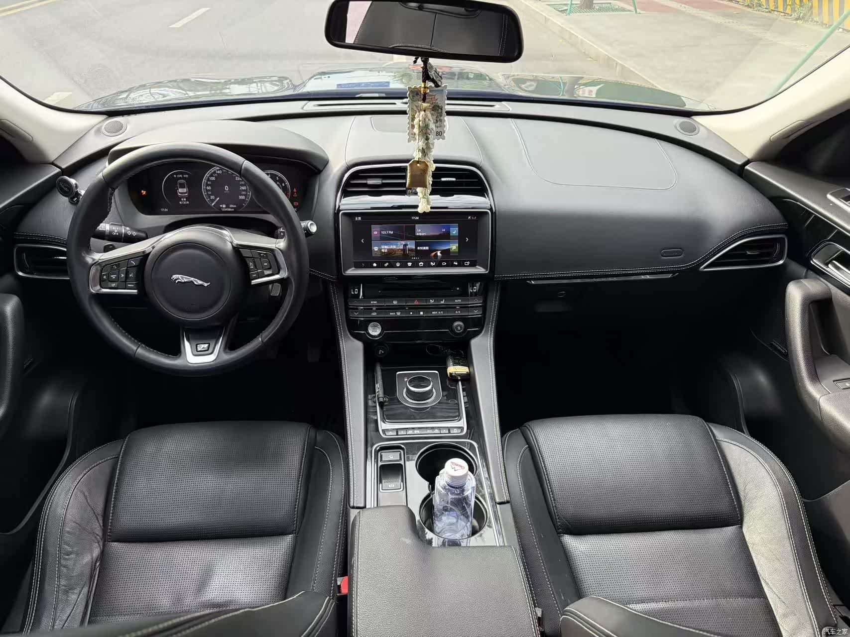 Jaguar F-PACE, 2016 все фото