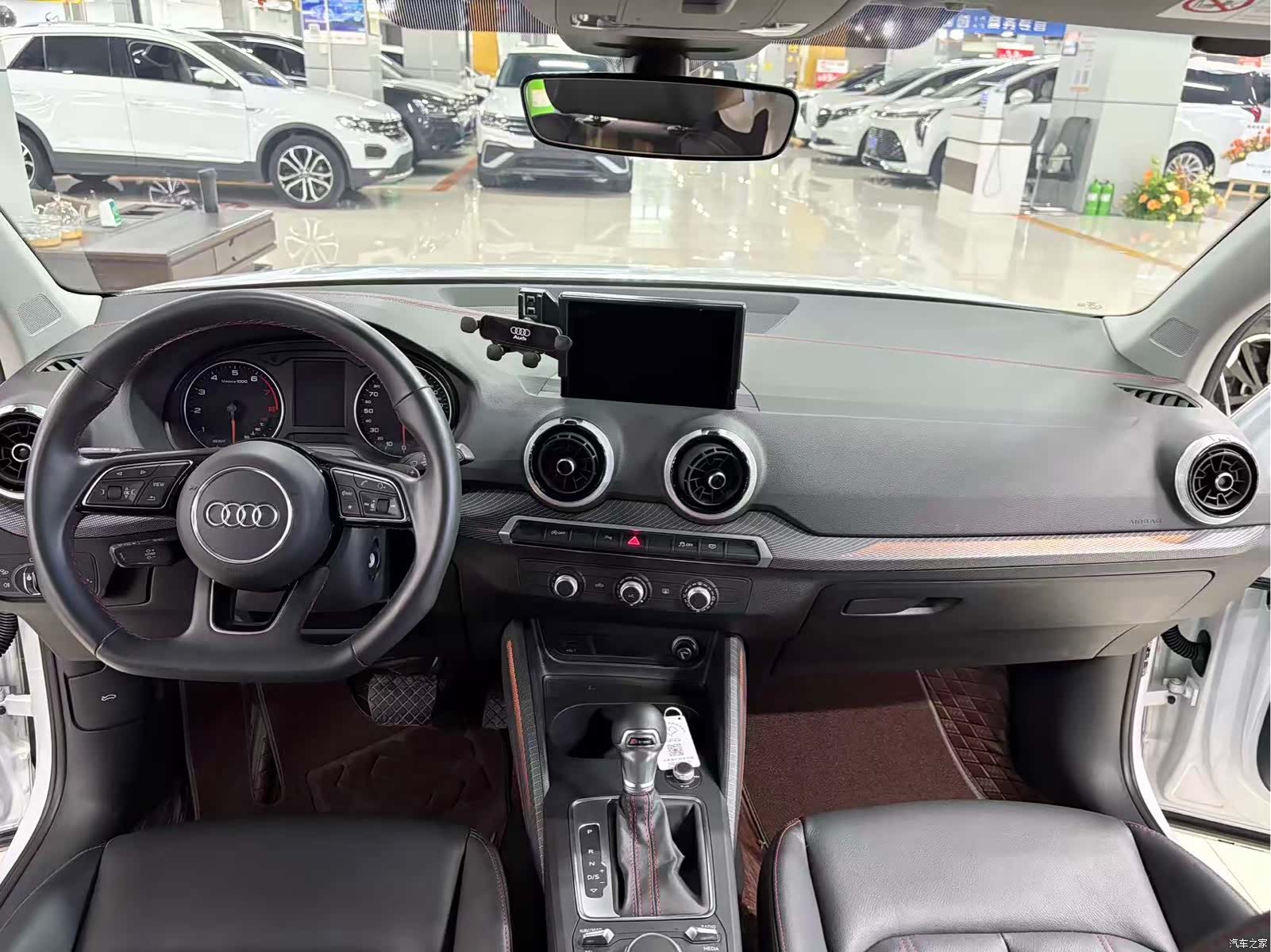 Audi Q2L, 2023 4