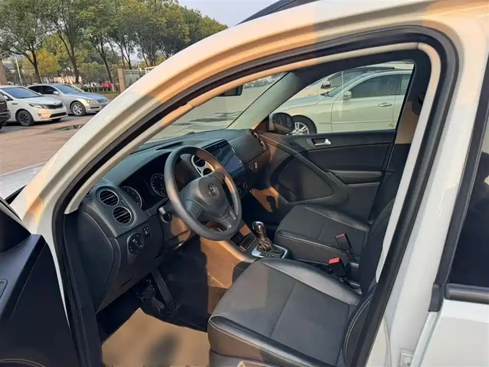 Volkswagen Tiguan Volkswagen Tiguan