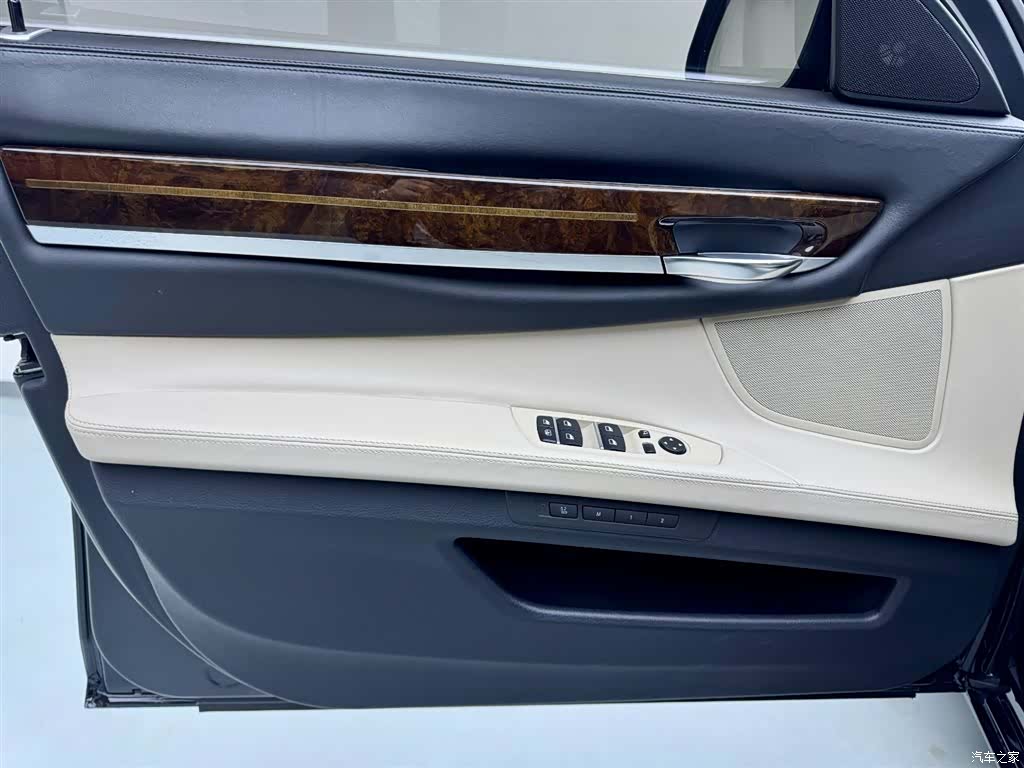 BMW 7 Series, 2011 10