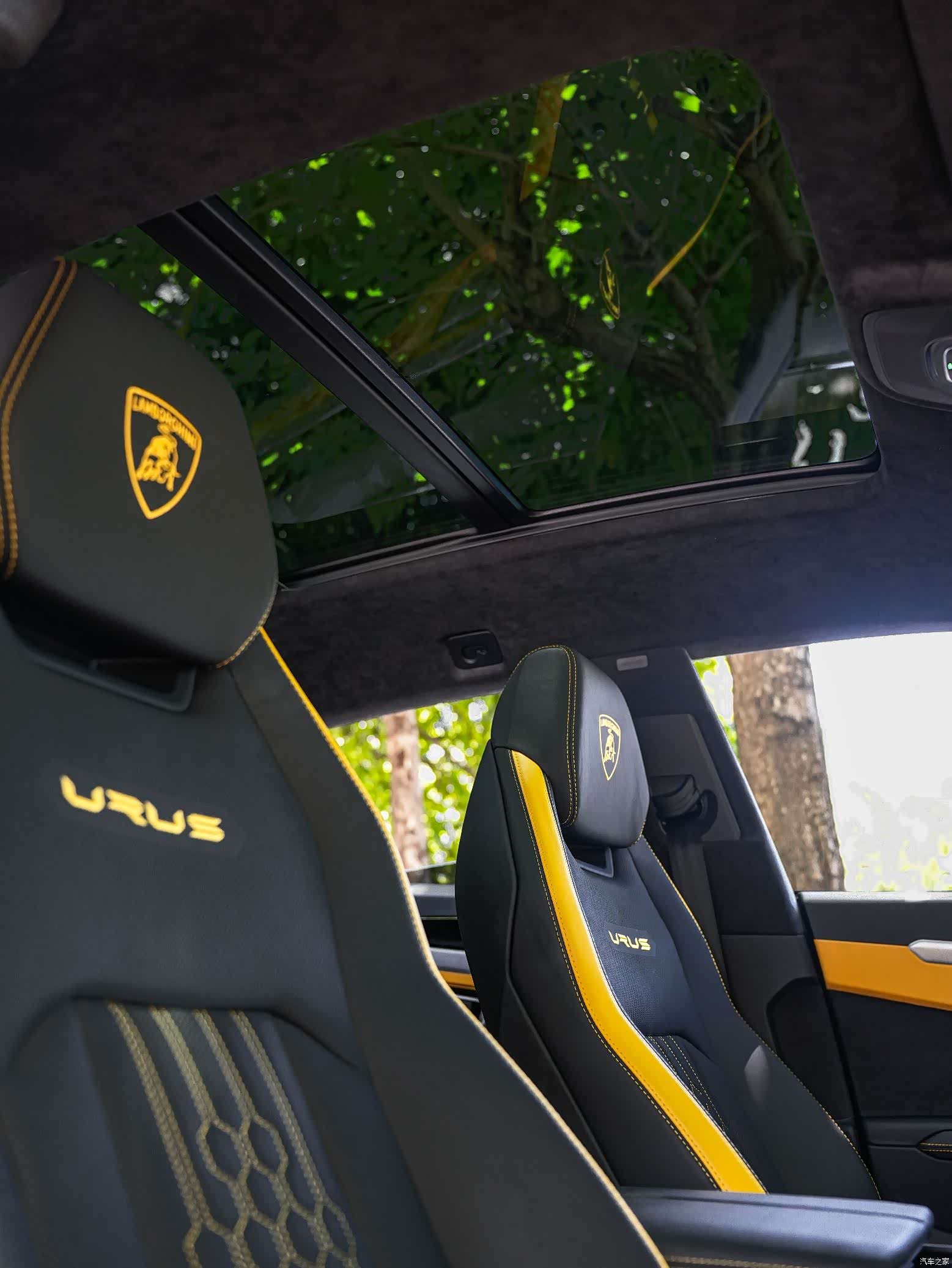 Lamborghini Urus, 2023 14