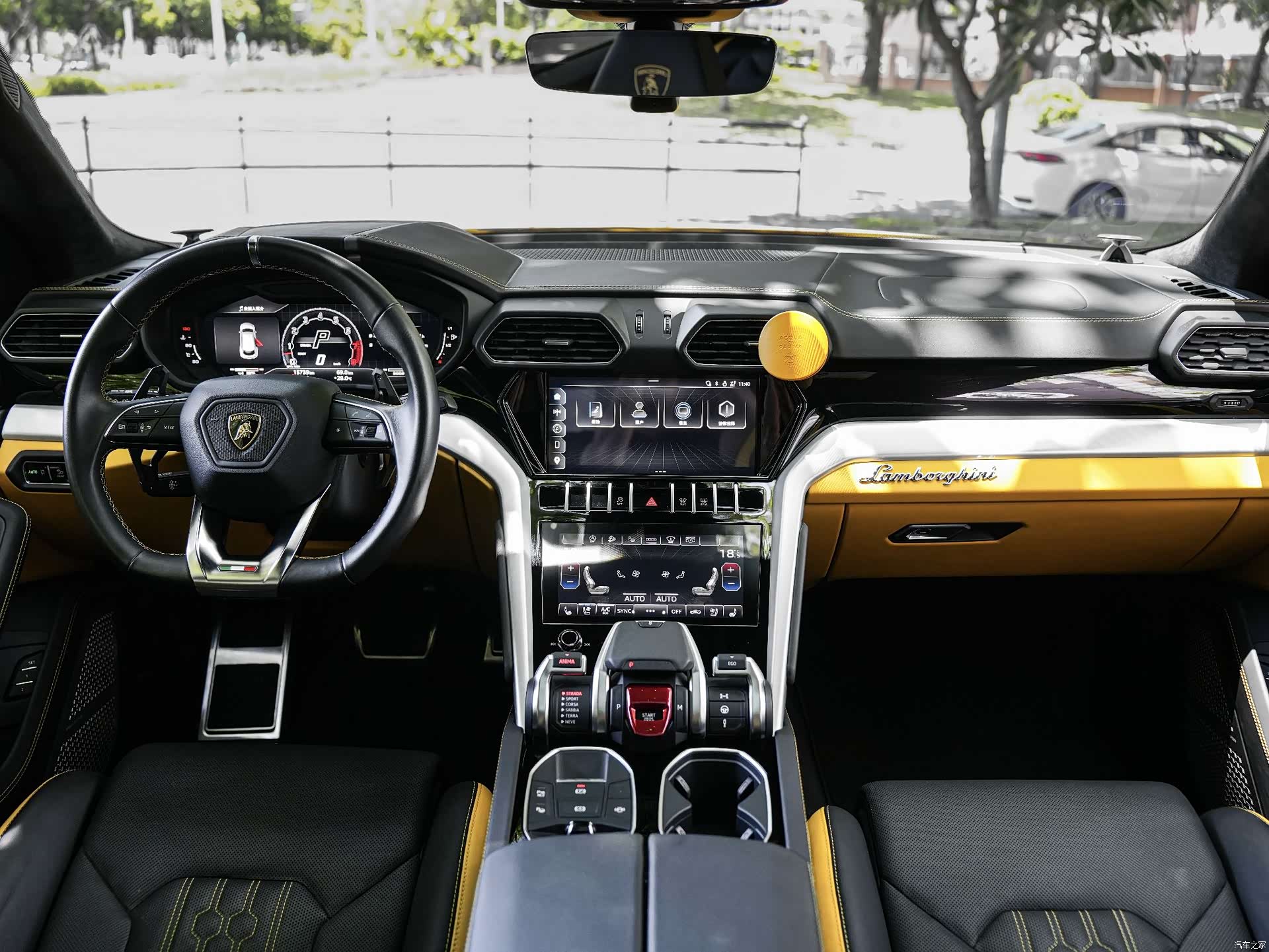 Lamborghini Urus, 2023 23