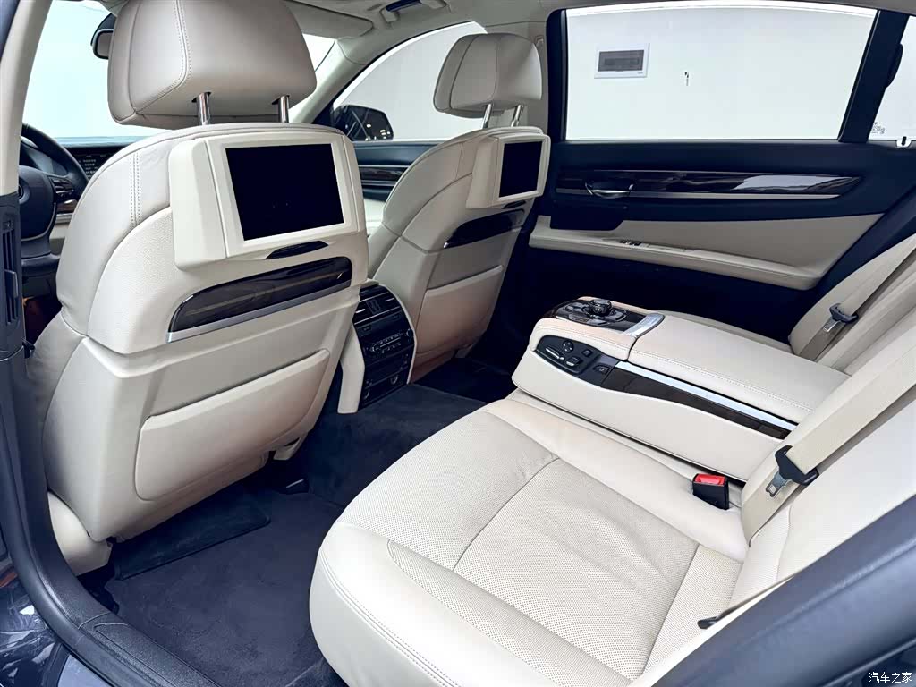 BMW 7 Series, 2011 26