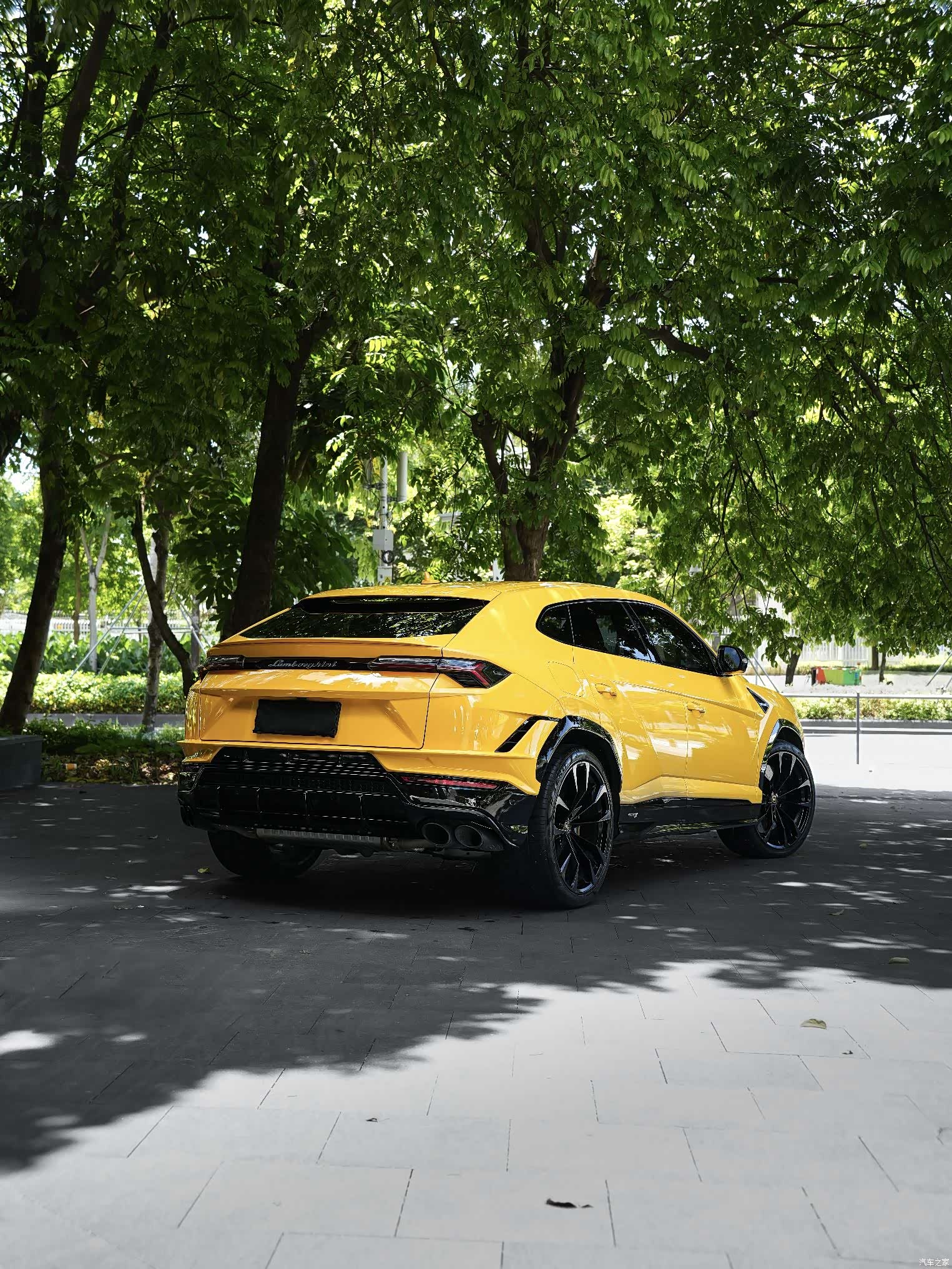 Lamborghini Urus, 2023 4