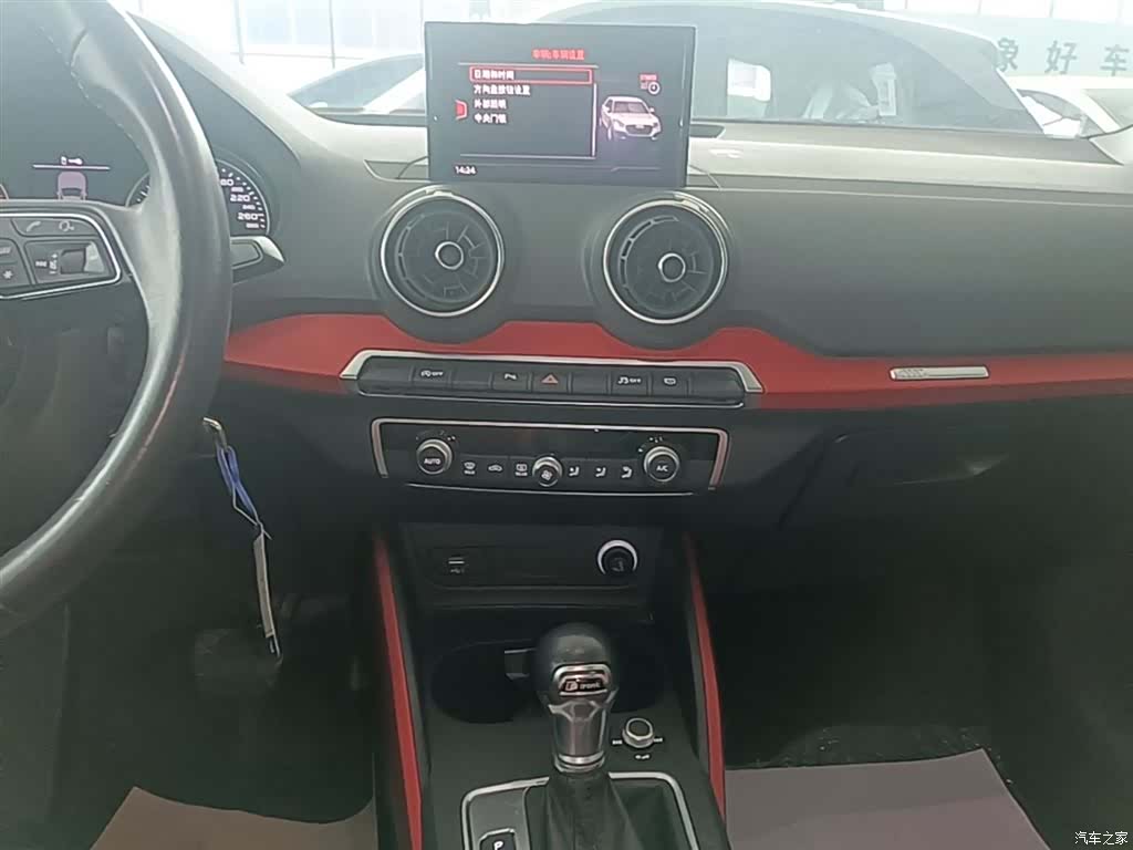Audi Q2L, 2019 13