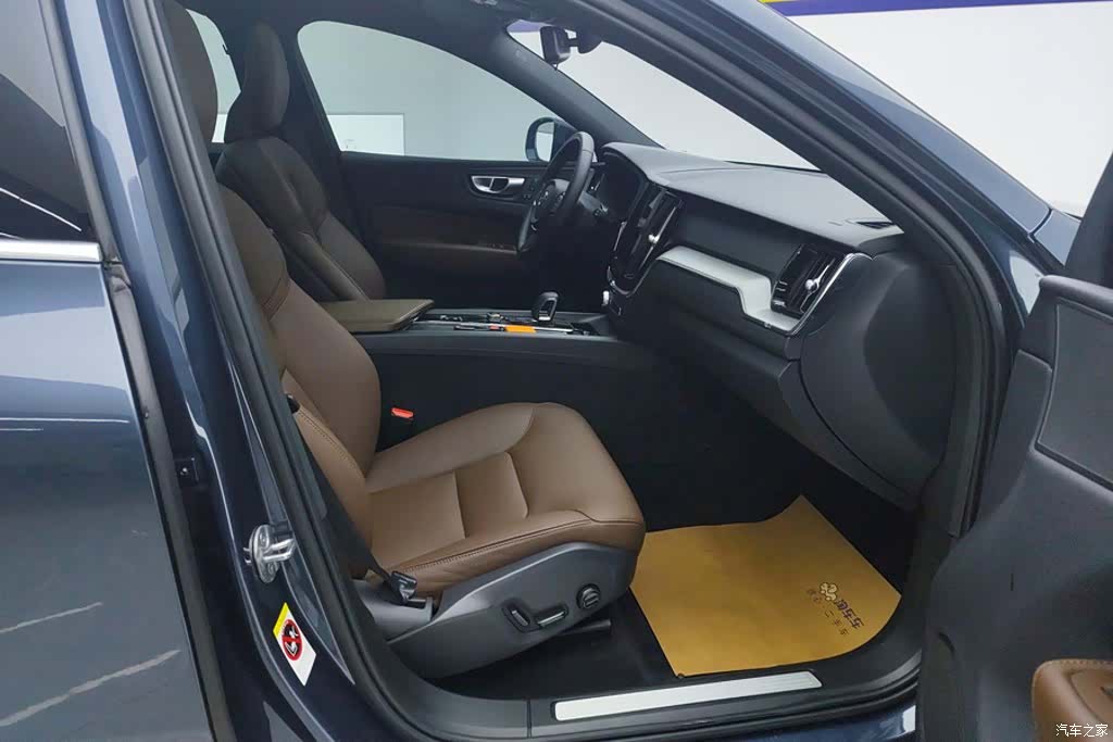 Volvo XC60, 2023 8