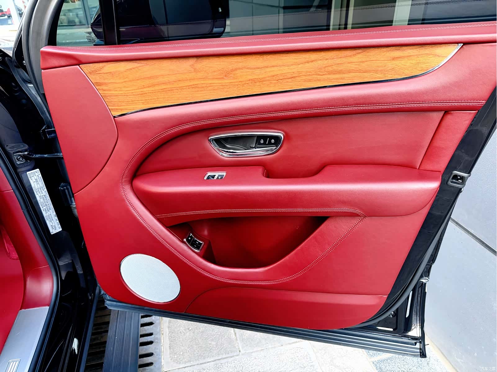 Bentley Bentayga, 2021 35