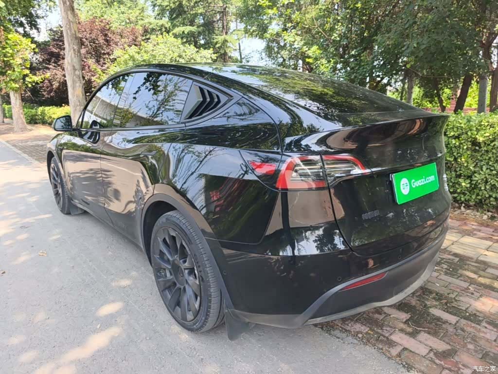 Tesla Model Y, 2023 23