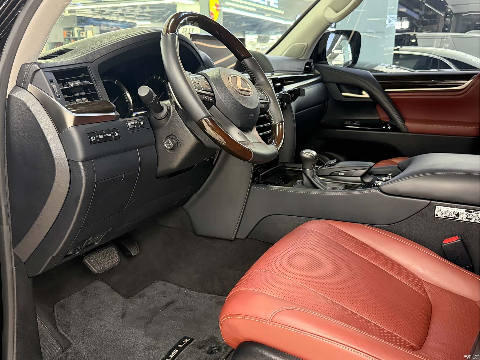 Lexus LX, 2019 4