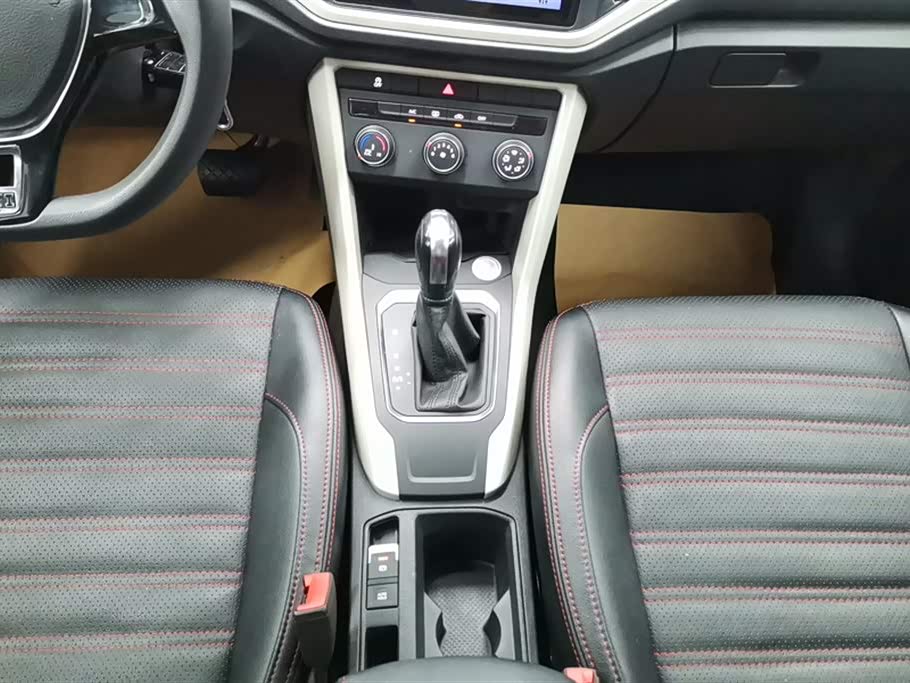 Volkswagen T-ROC exploring Songs