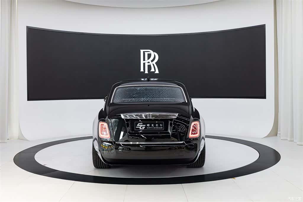 Rolls-Royce Phantom, 2019 все фото