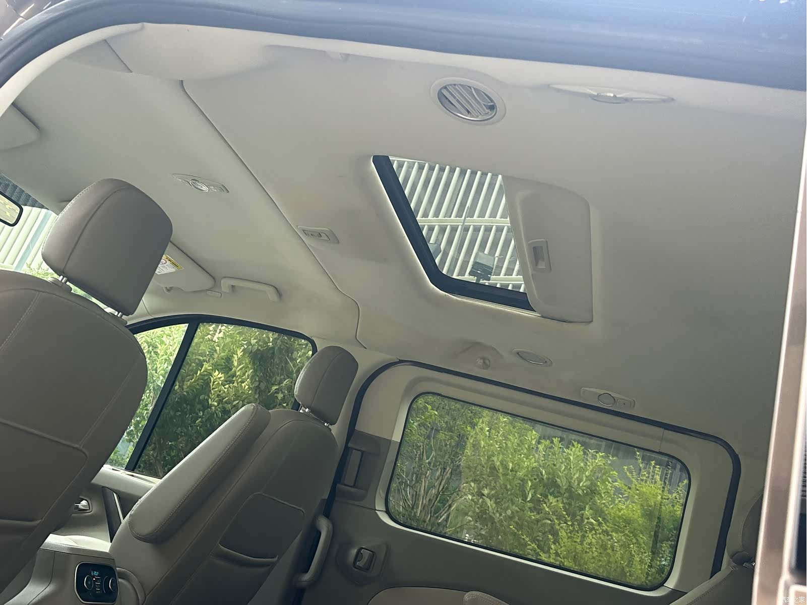Ford Tourneo, 2017 9