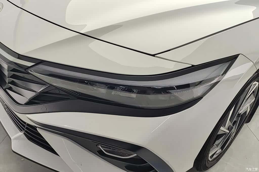 Hyundai Elantra, 2026 все фото