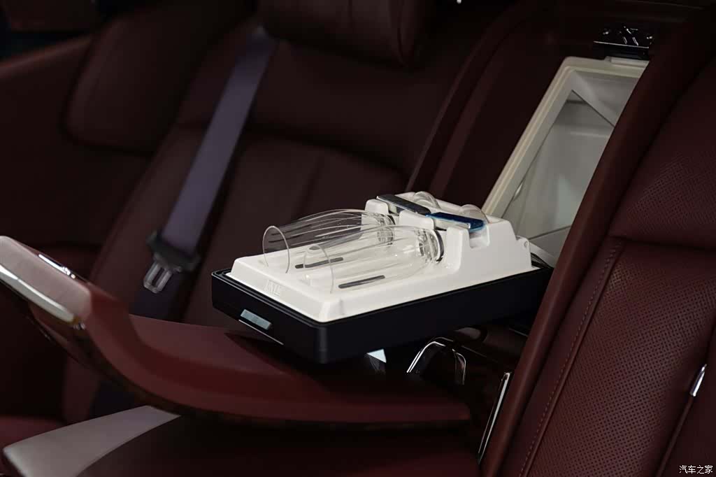 Rolls-Royce Phantom, 2019 16