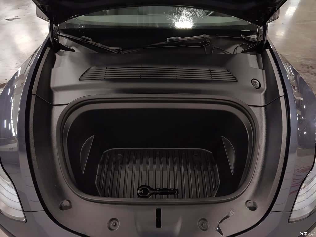 Tesla Model Y, 2024 6