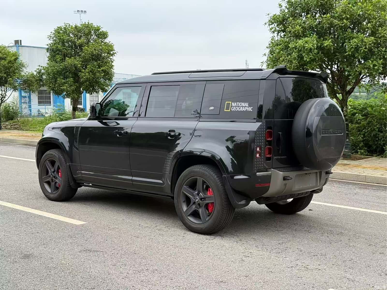 Land Rover Defender, 2024 6