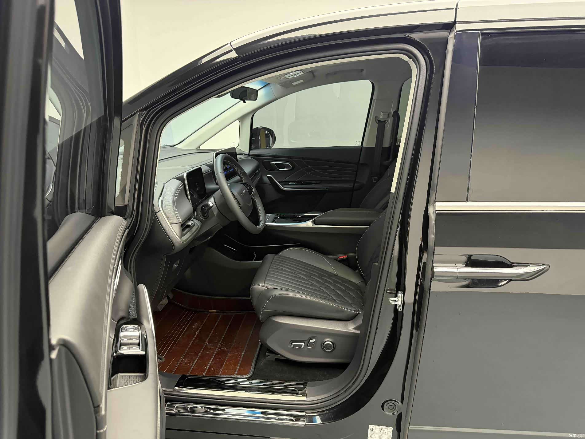 Maxus G90, 2023 11