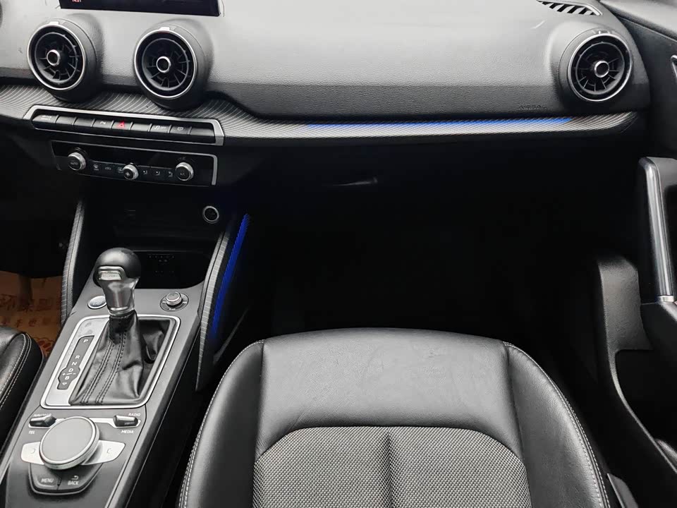 Audi Q2L