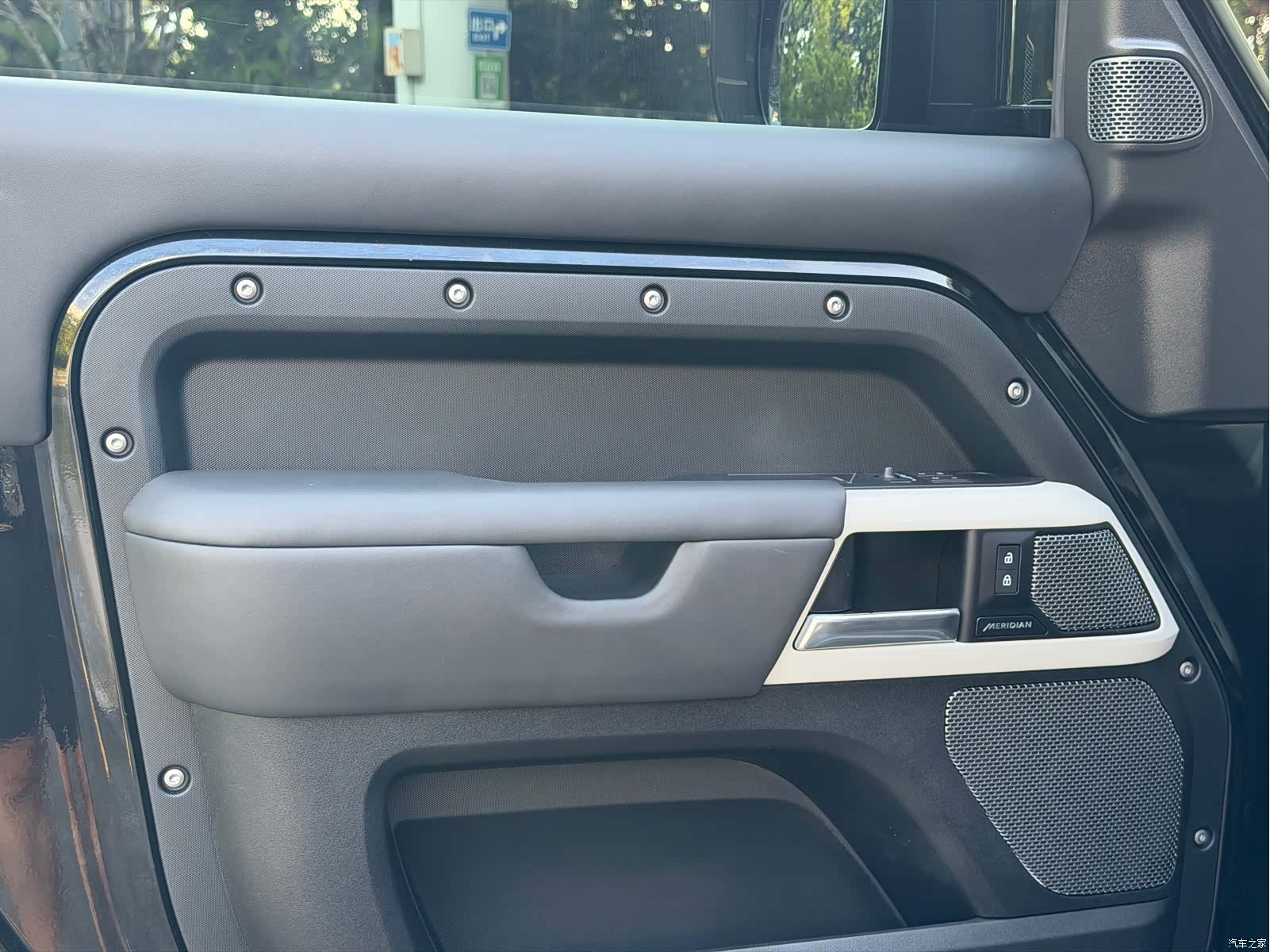 Land Rover Defender, 2023 6