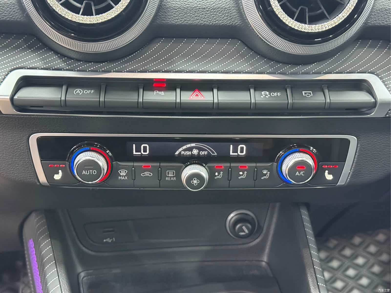 Audi Q2L, 2023 10