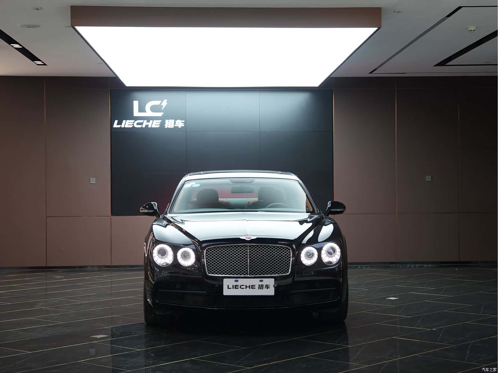 Bentley Flying Spur, 2018 2