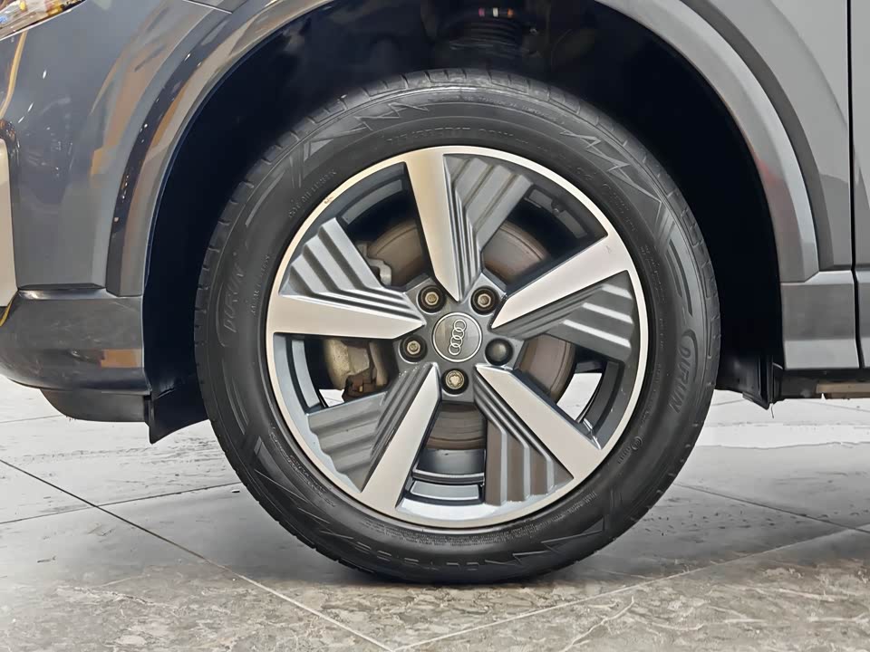 Audi Q2L
