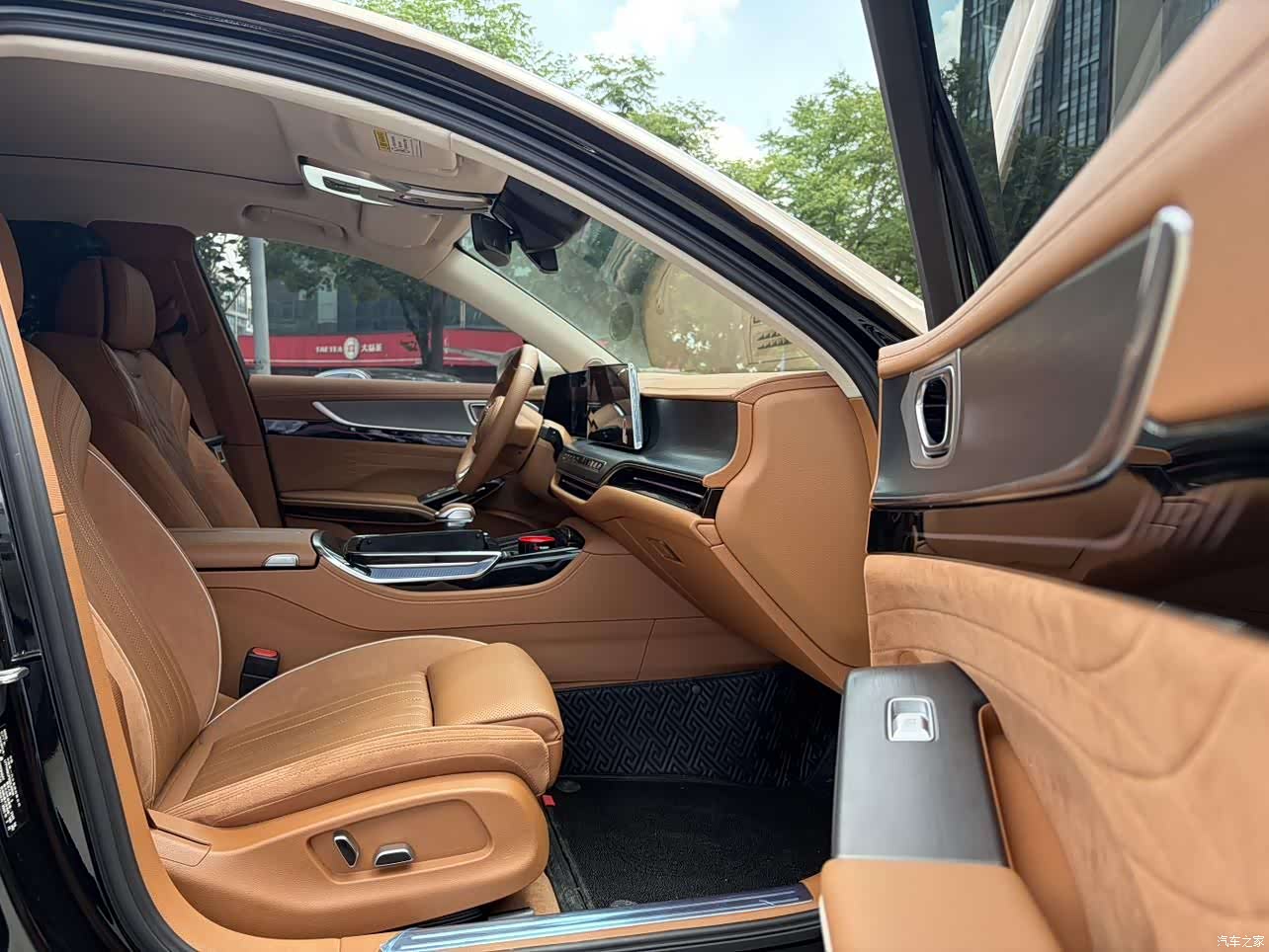 Hongqi H9, 2025 10