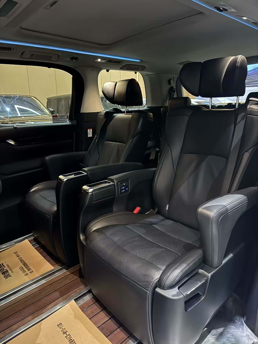 Toyota Alphard, 2021 7