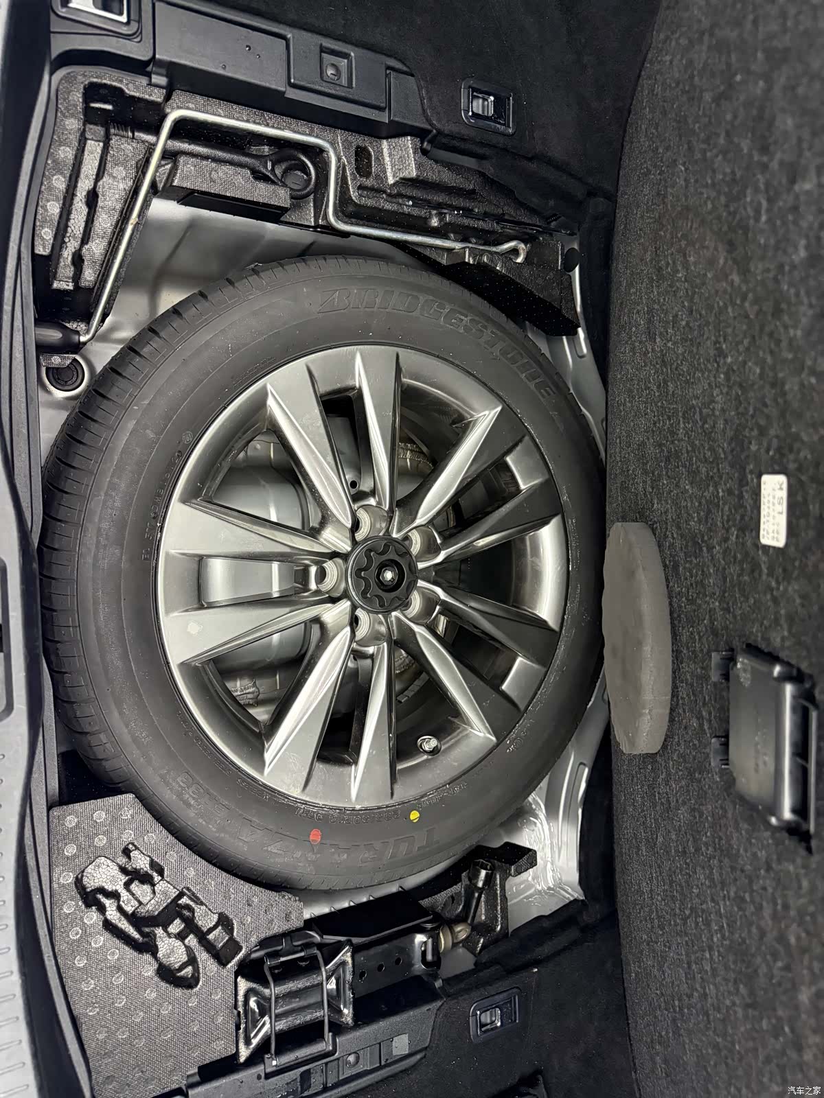 Lexus LS, 2013 9