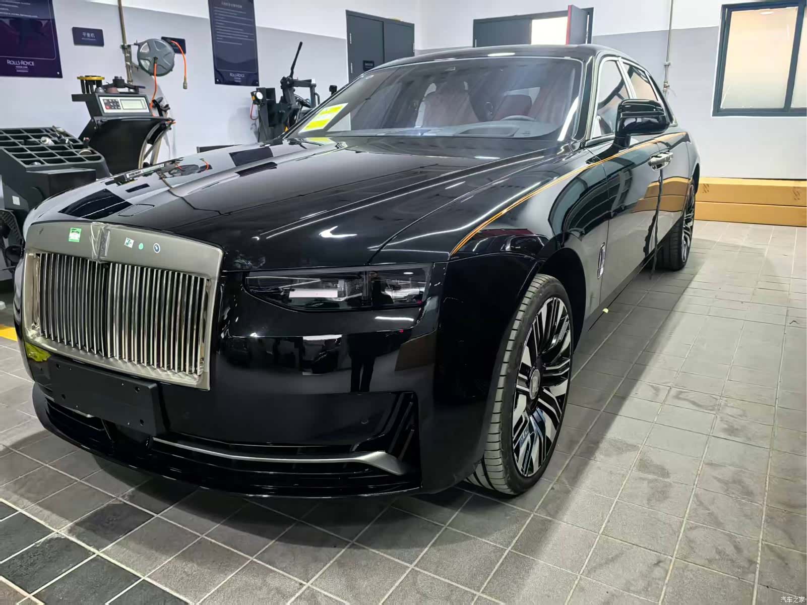Rolls-Royce Ghost, 2025 12