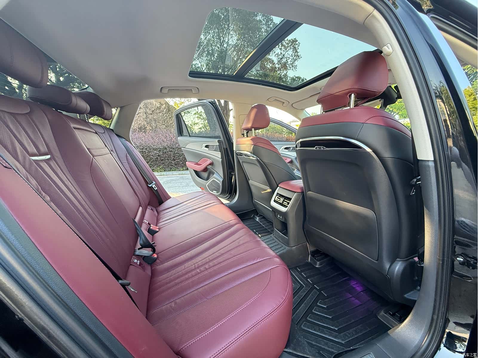 Hongqi H5, 2022 11